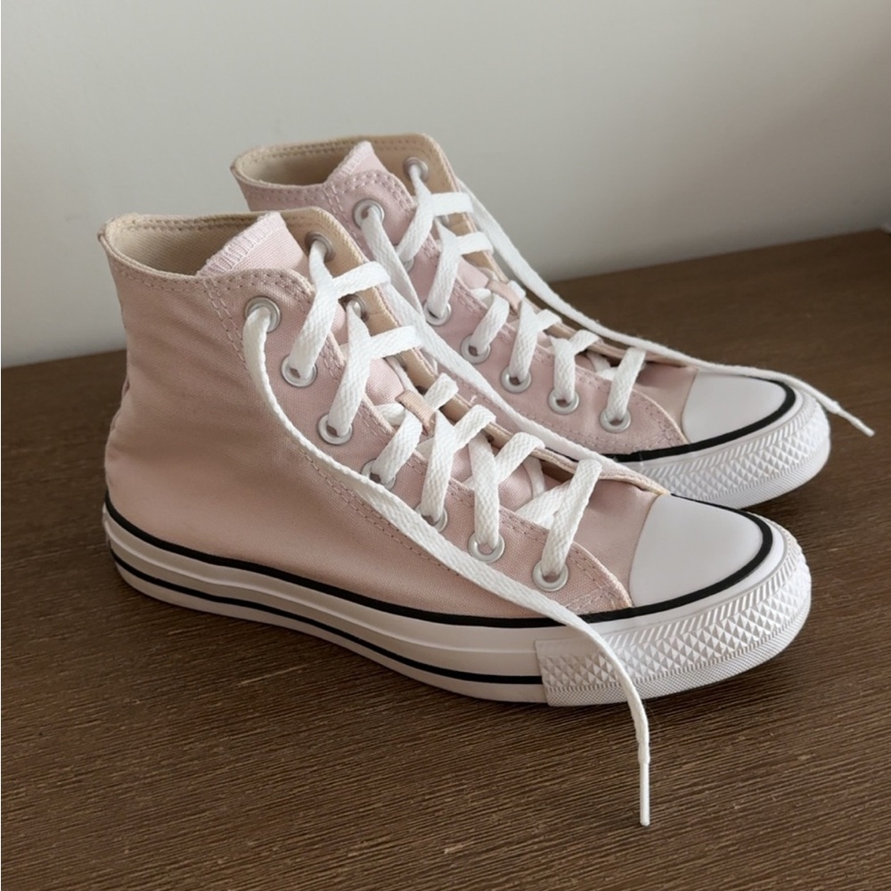 Pink converse women’s size 5.5